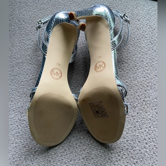 Michael Kors Kimberly Metallic Snake Embossed Leather Sandal Silver 7M NWB - Picture 3 of 6